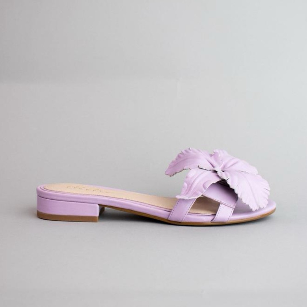 NIB Cecelia NY Lila flat in lilac